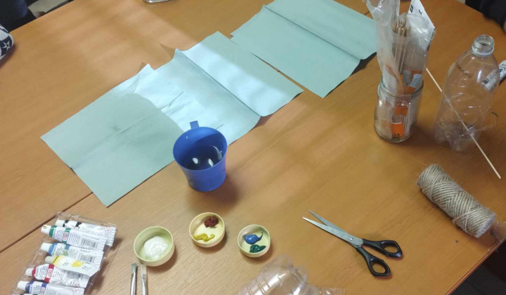 Rozvojový tím v akcii / 3. Deň prázdnin: Krúžok šikovných rúk - výroba vtáčej búdky  - foto